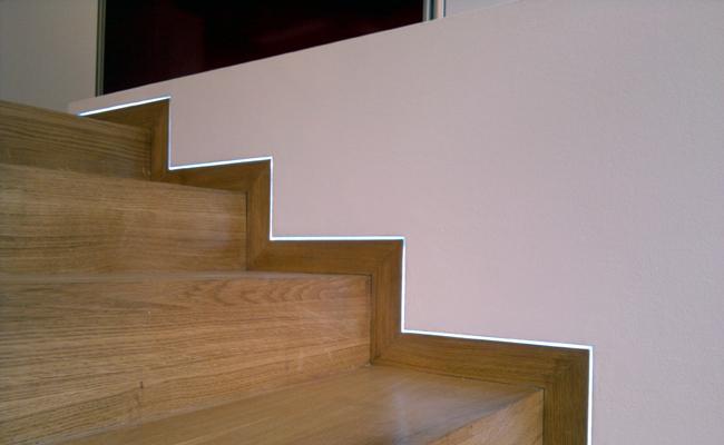 Battiscopa ad incasso con led per scala. Fonte AGS System